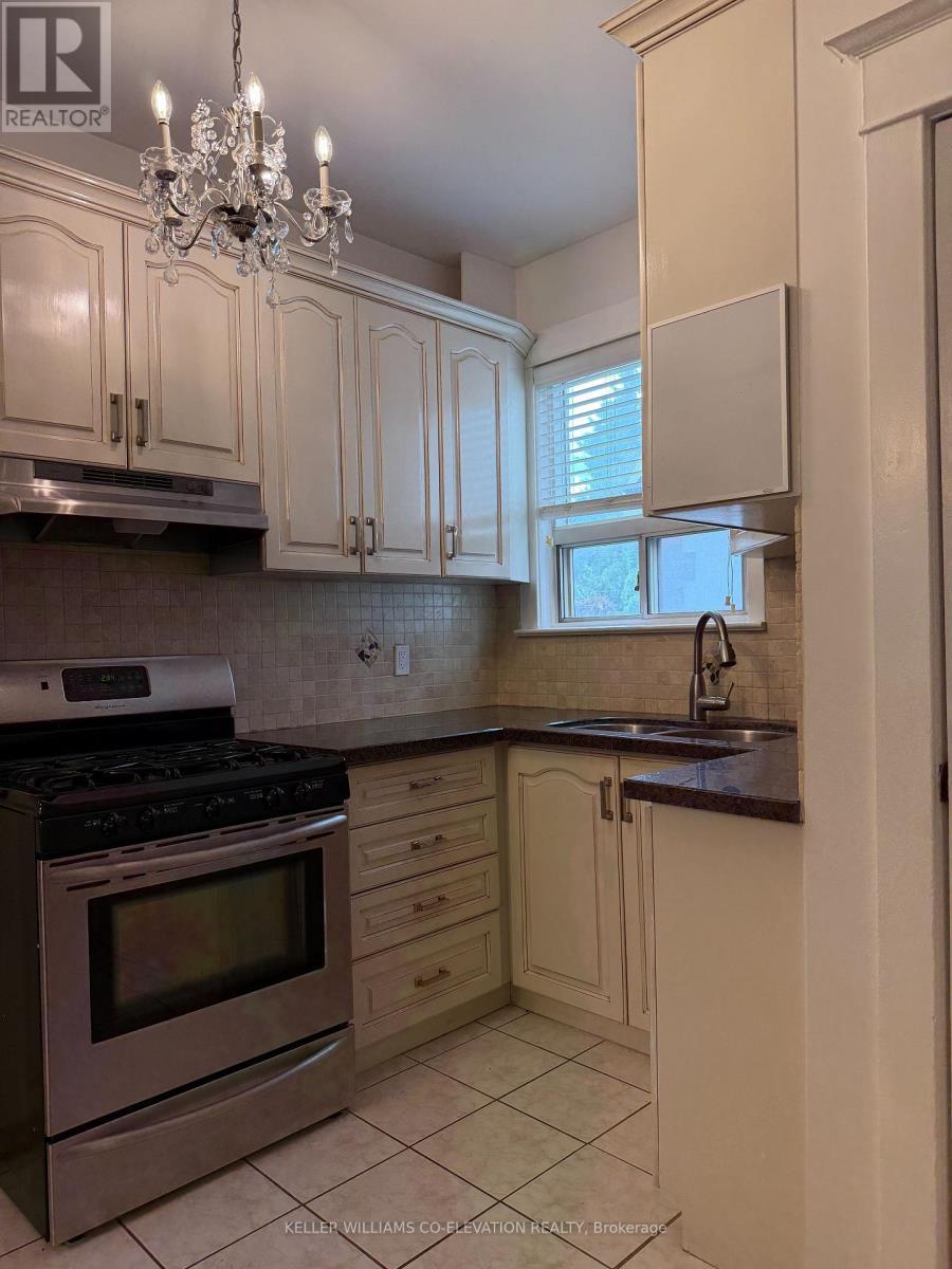 Main Fl - 41 Northcliffe Boulevard, Toronto, Ontario  M6H 3G9 - Photo 9 - C12575904