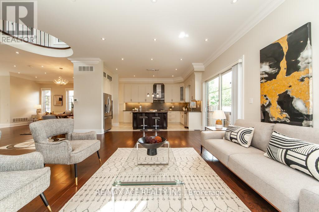 11 Ashdean Drive, Toronto, Ontario  M1P 1E4 - Photo 10 - E12575782