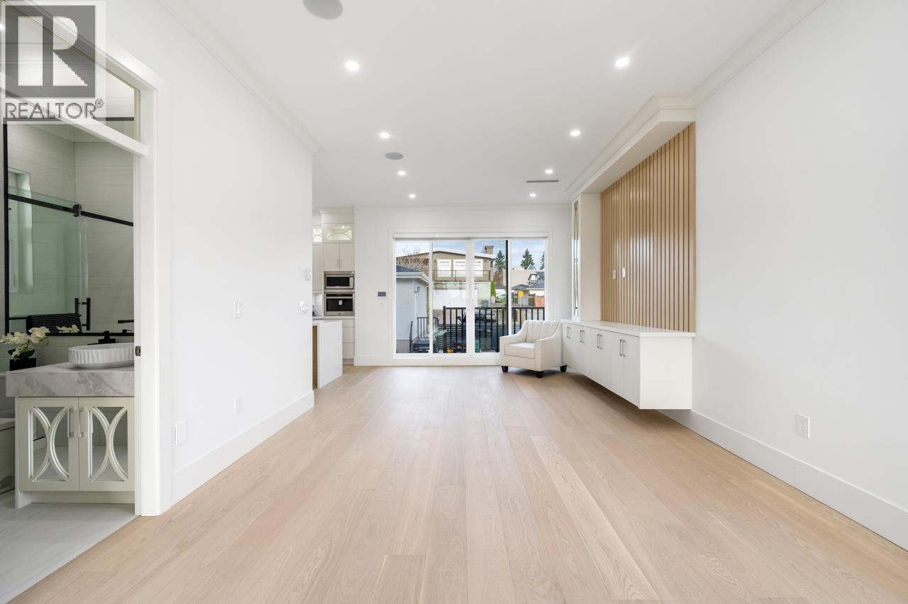 2 6691 Winch Street, Burnaby, British Columbia  V5B 2L5 - Photo 11 - R3069950