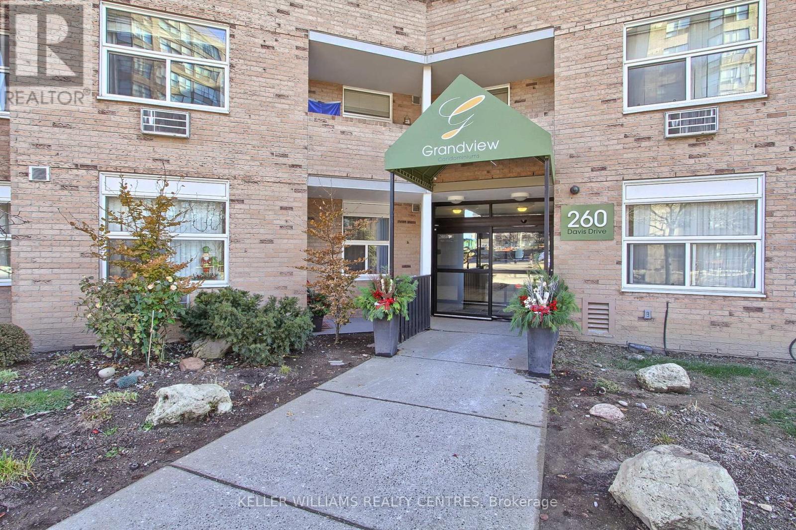 408 - 260 Davis Drive, Newmarket, Ontario  L3Y 7C3 - Photo 2 - N12575732