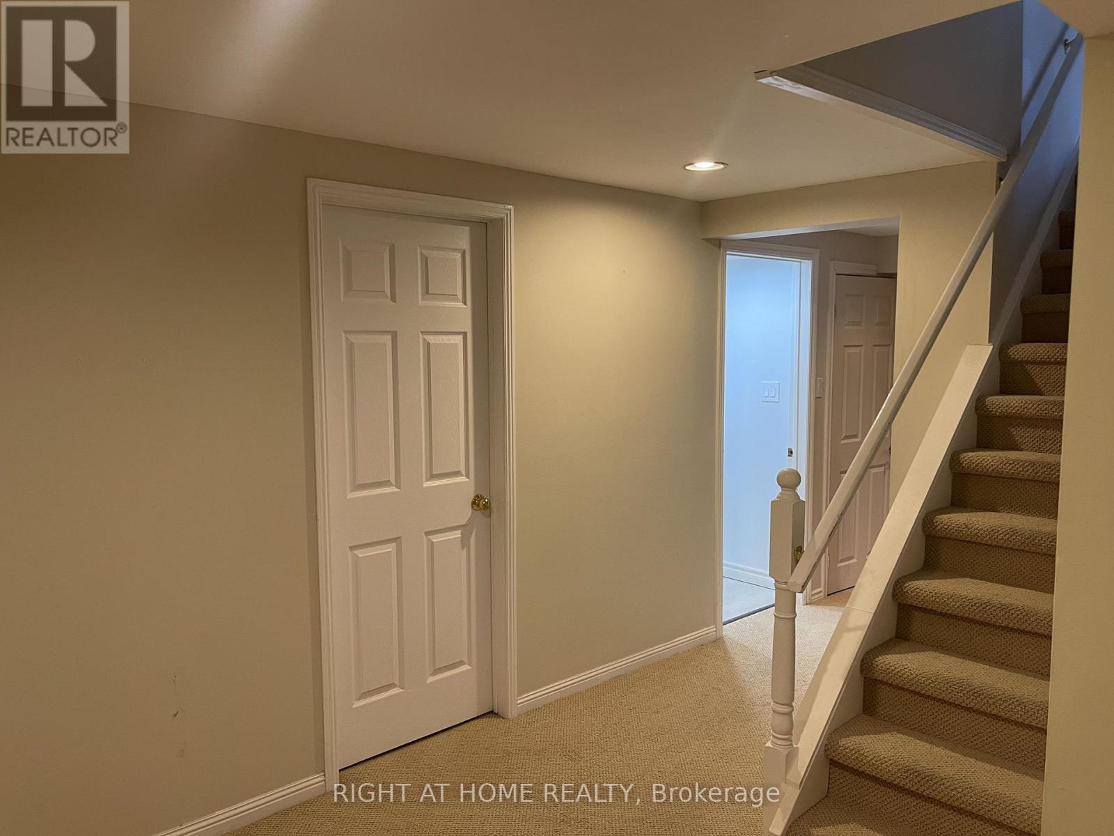 192 Tamarac Trail, Aurora, Ontario  L4G 5V6 - Photo 2 - N12575822