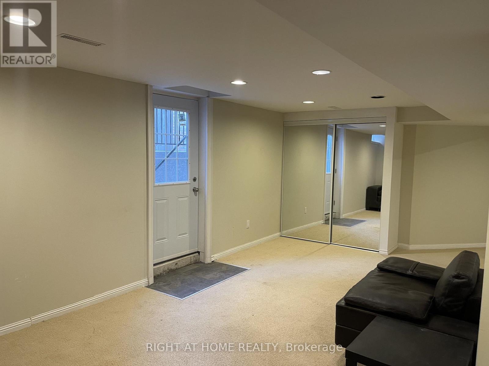 192 Tamarac Trail, Aurora, Ontario  L4G 5V6 - Photo 3 - N12575822