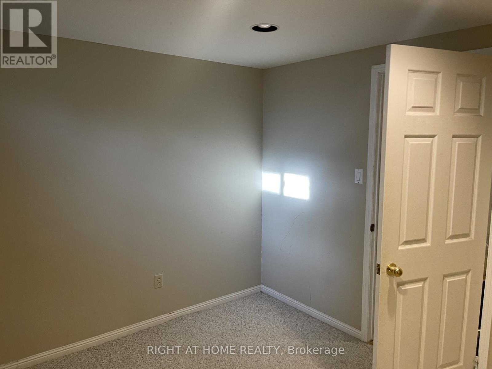 192 Tamarac Trail, Aurora, Ontario  L4G 5V6 - Photo 5 - N12575822