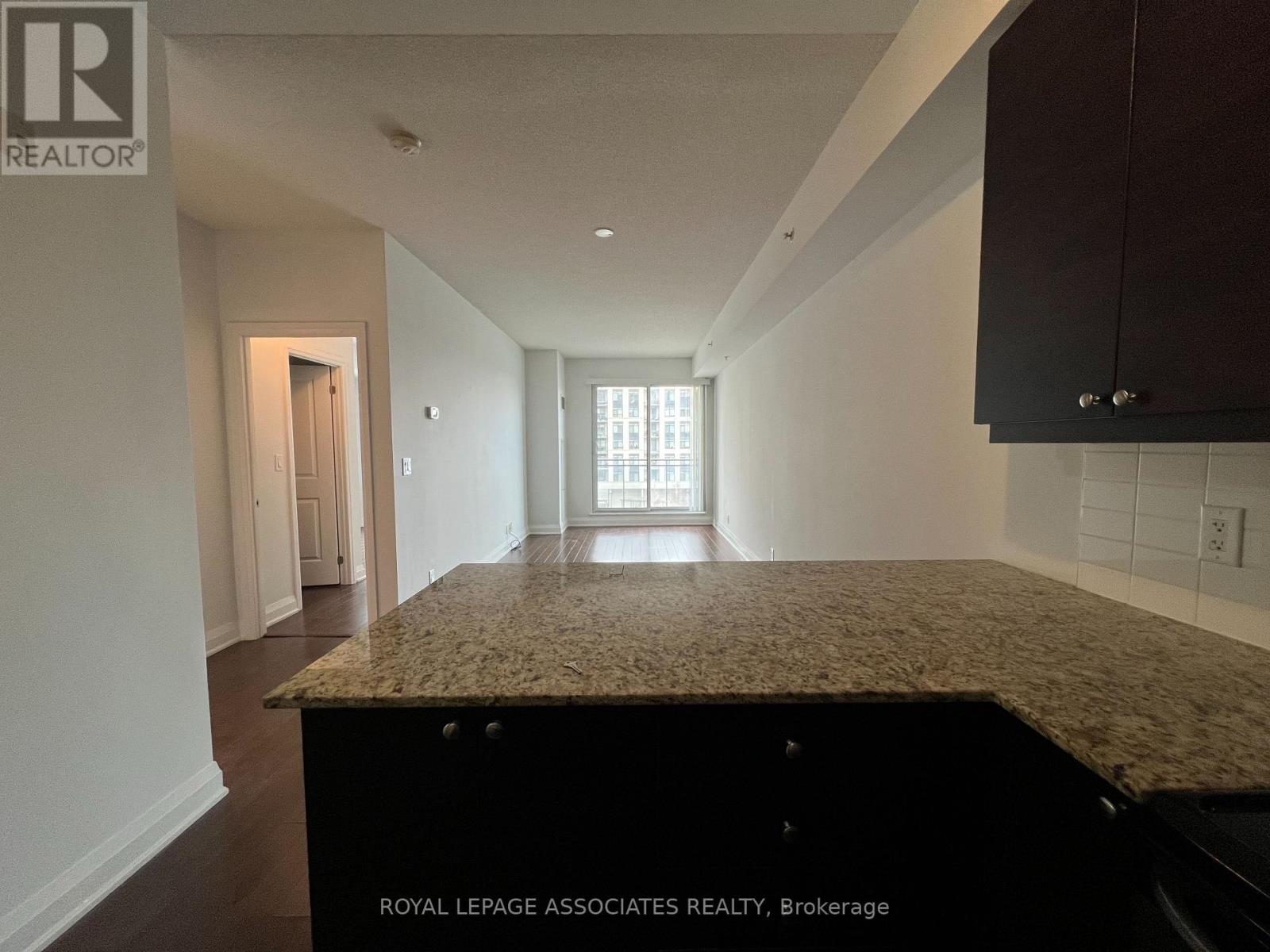 408 - 24 Woodstream Boulevard, Vaughan, Ontario  L4L 8C4 - Photo 5 - N12575848