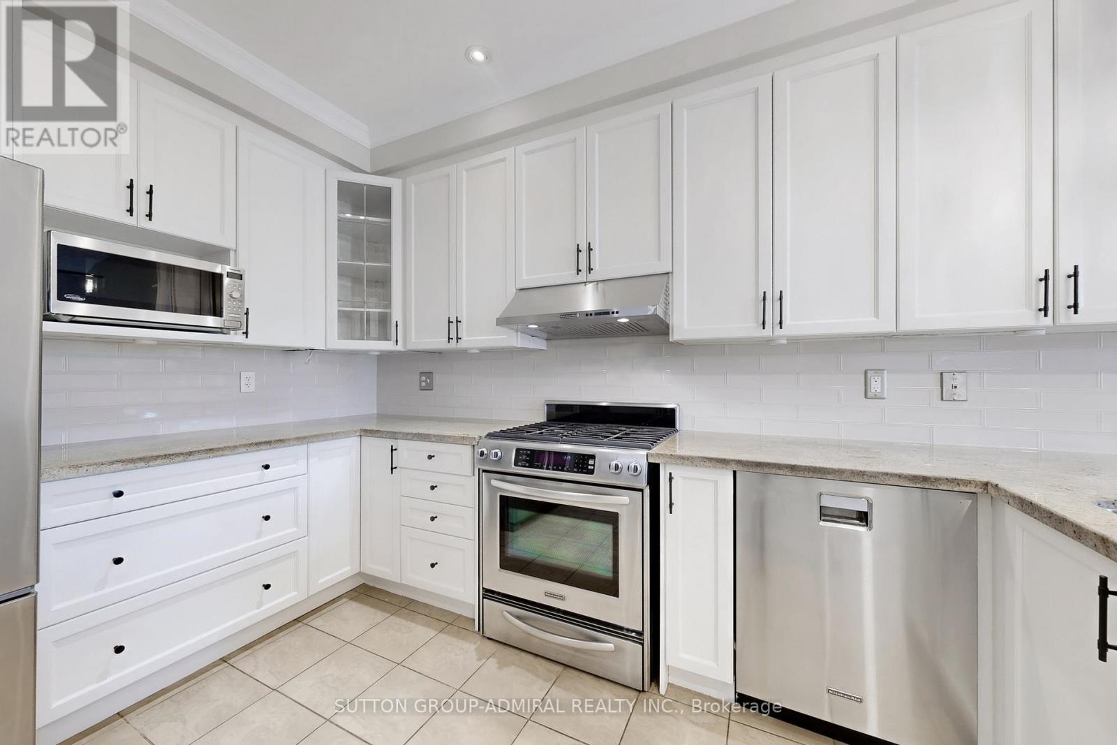 106 Big Hill Crescent, Vaughan, Ontario  L6A 4K7 - Photo 2 - N12575884