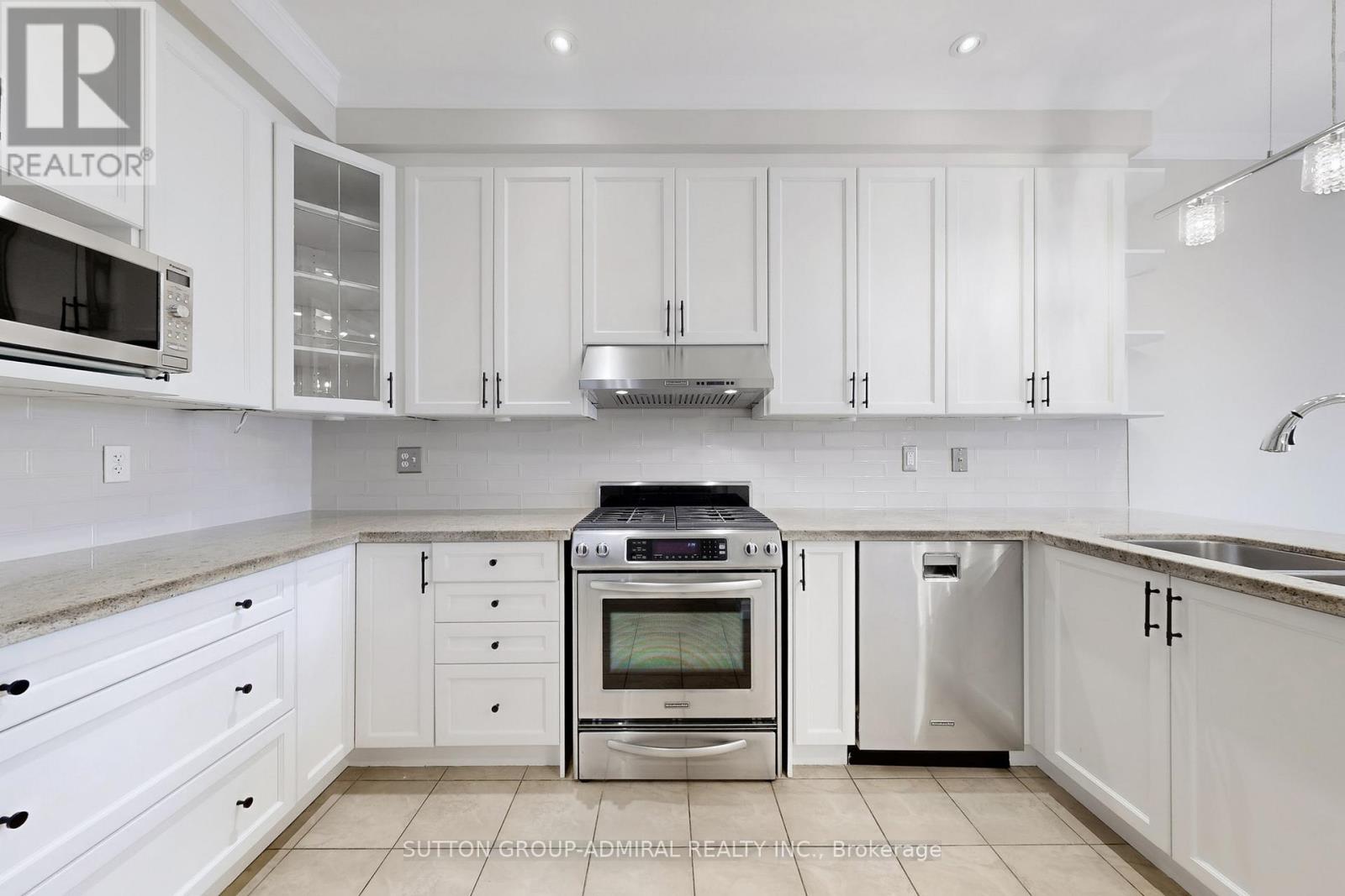 106 Big Hill Crescent, Vaughan, Ontario  L6A 4K7 - Photo 3 - N12575884