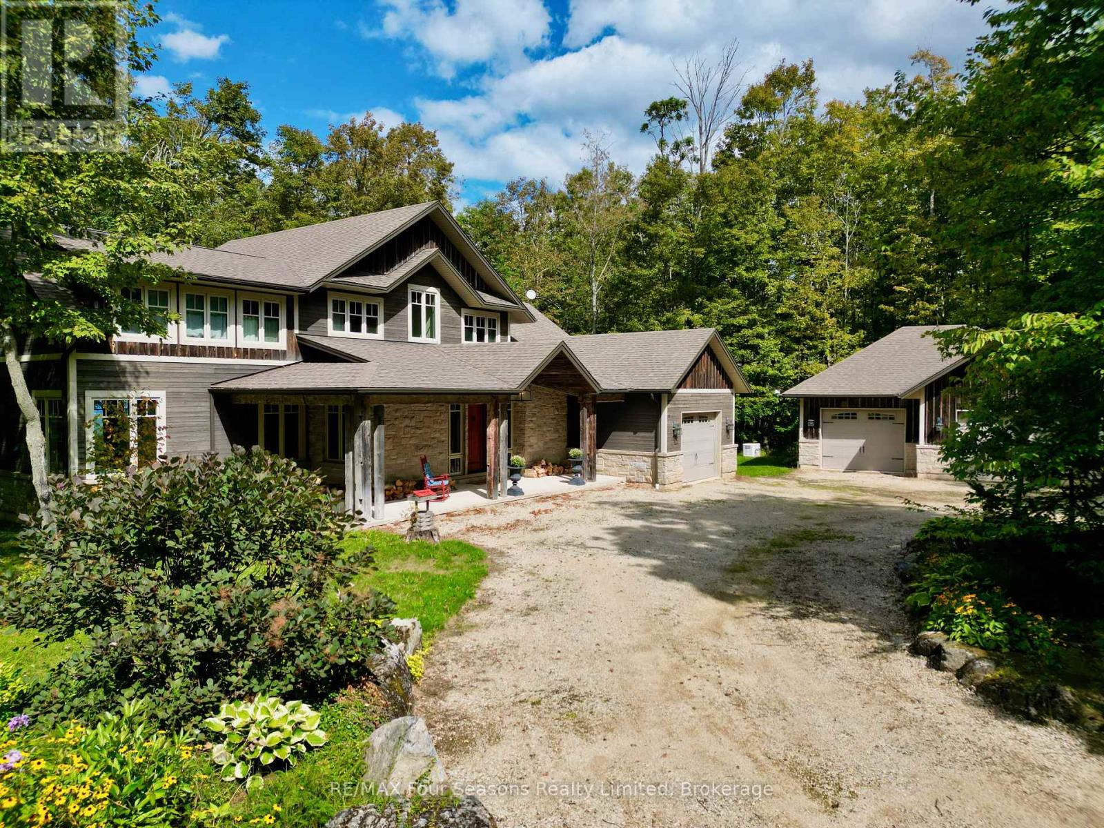 177 Osprey Heights, Grey Highlands, Ontario  N0C 1M0 - Photo 1 - X12383249