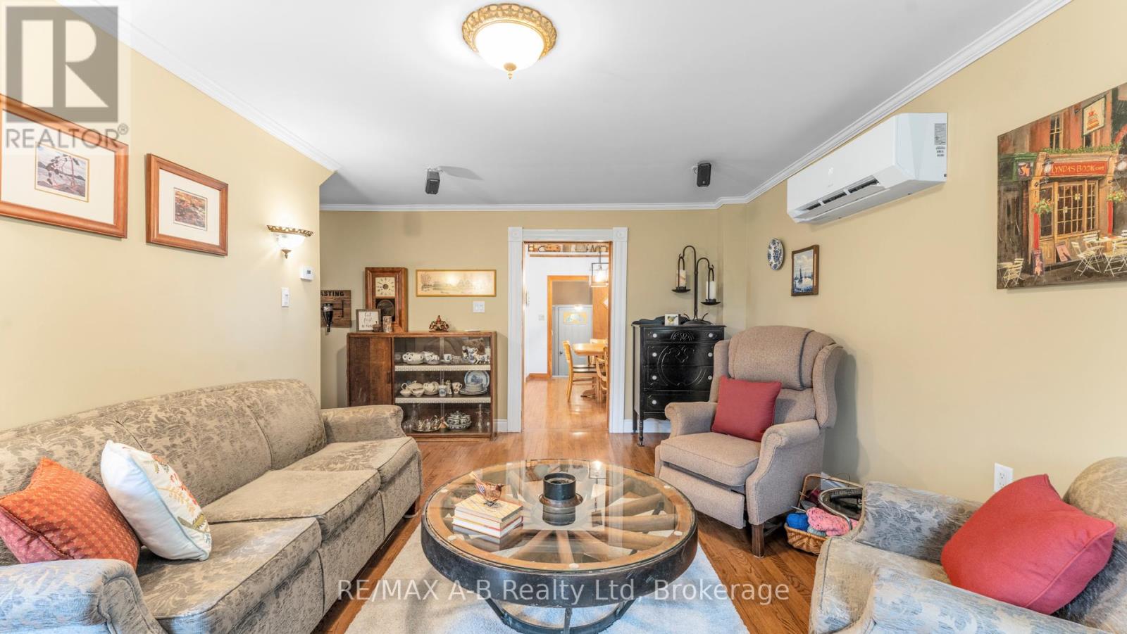 24189 Wellburn Road, Thames Centre, Ontario  N4X 1C6 - Photo 19 - X12474344