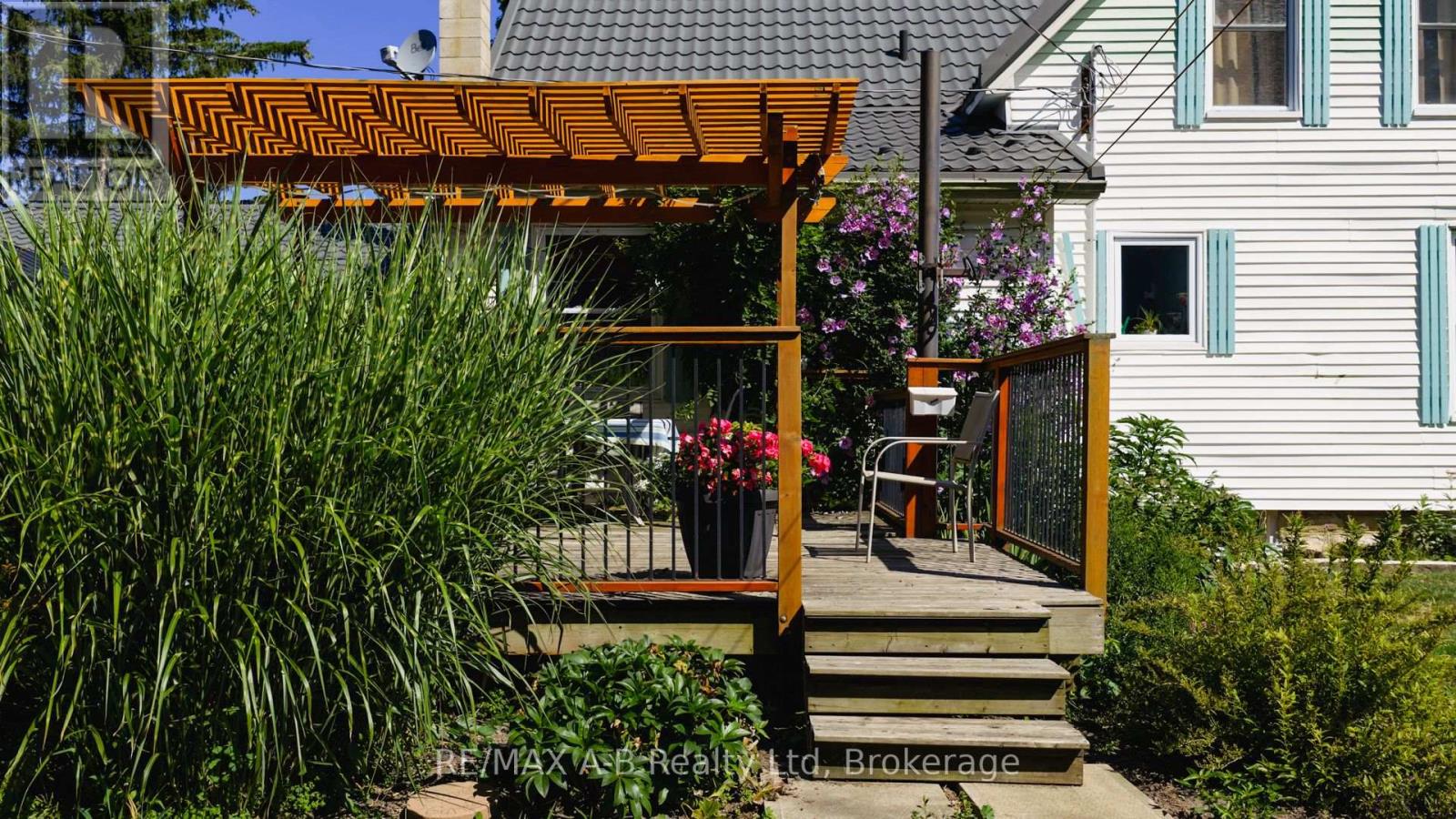 24189 Wellburn Road, Thames Centre, Ontario  N4X 1C6 - Photo 33 - X12474344