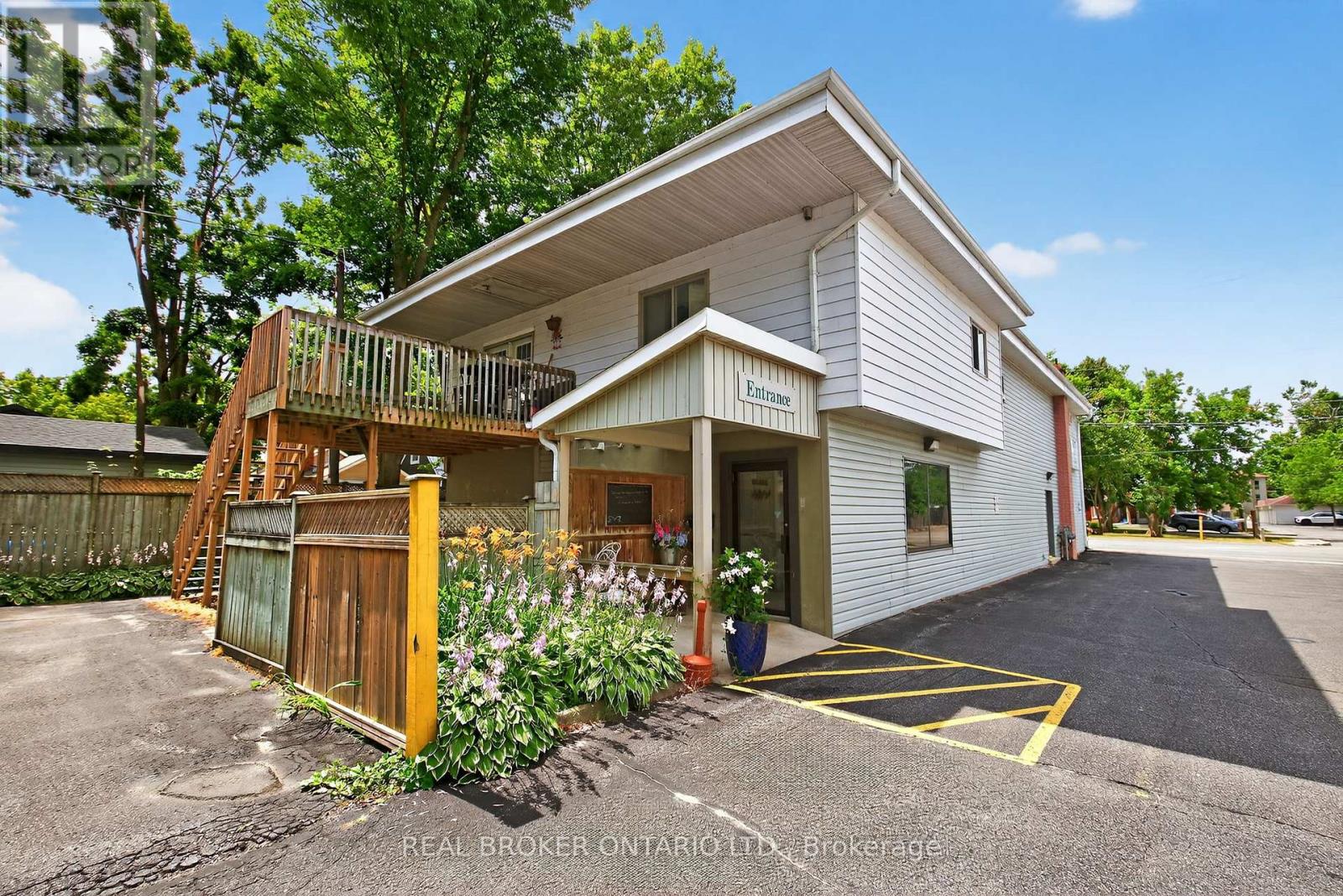 8 Westmount Drive S, Orillia, Ontario  L3V 6C9 - Photo 4 - S12575736