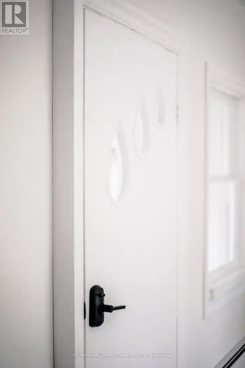 Main - 118 Mulcaster Street, Barrie (Codrington), Ontario  L4M 3M6 - Photo 2 - S12575798