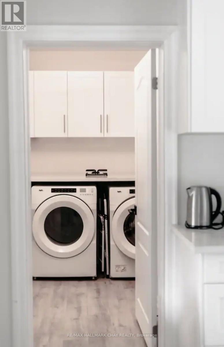 Main - 118 Mulcaster Street, Barrie (Codrington), Ontario  L4M 3M6 - Photo 4 - S12575798