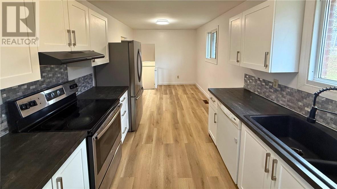 1649 Briar Avenue, Sudbury, Ontario  P3A 4H9 - Photo 2 - 2125728