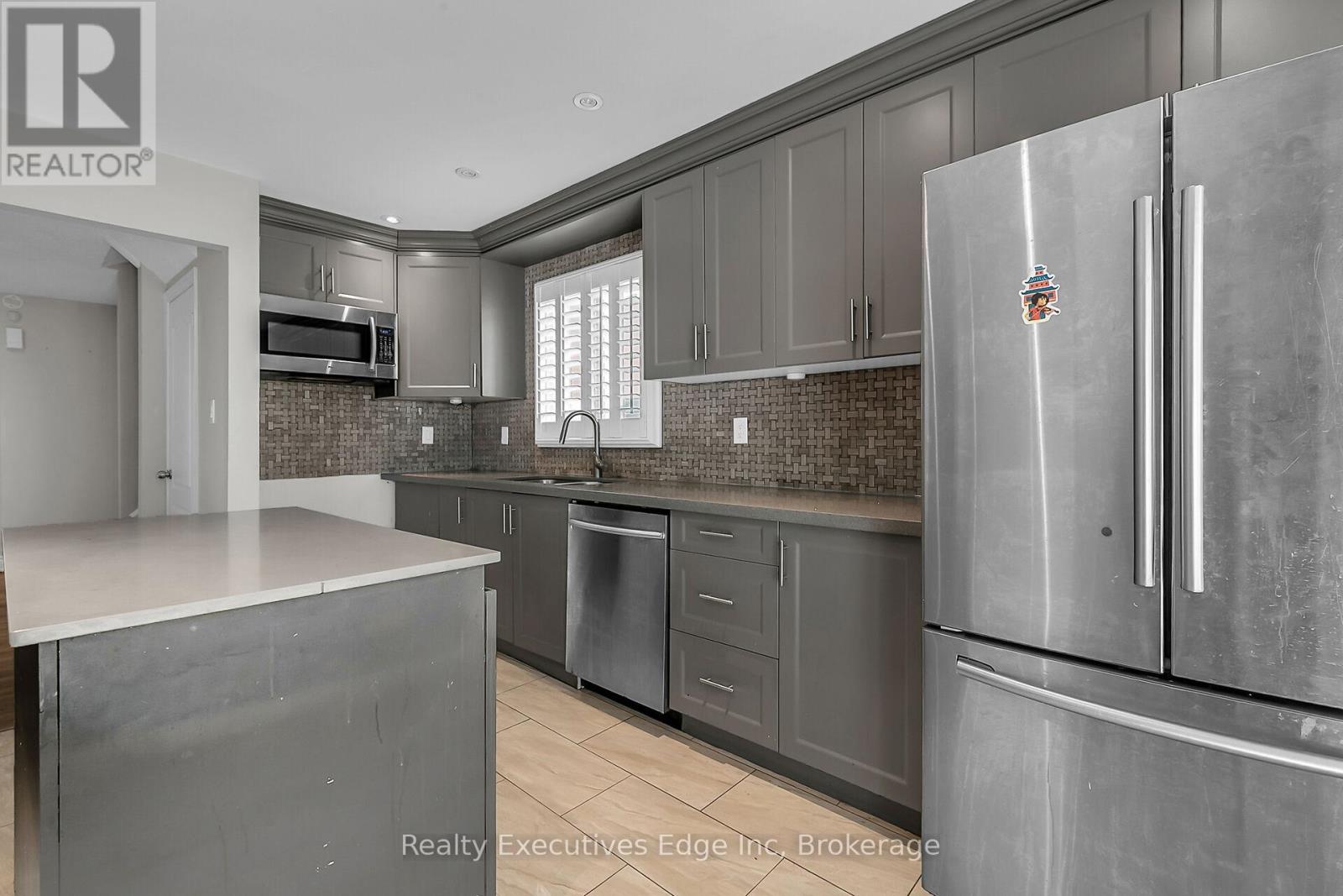 111 Ecclestone Drive, Brampton, Ontario  L6X 3P4 - Photo 13 - W12575974