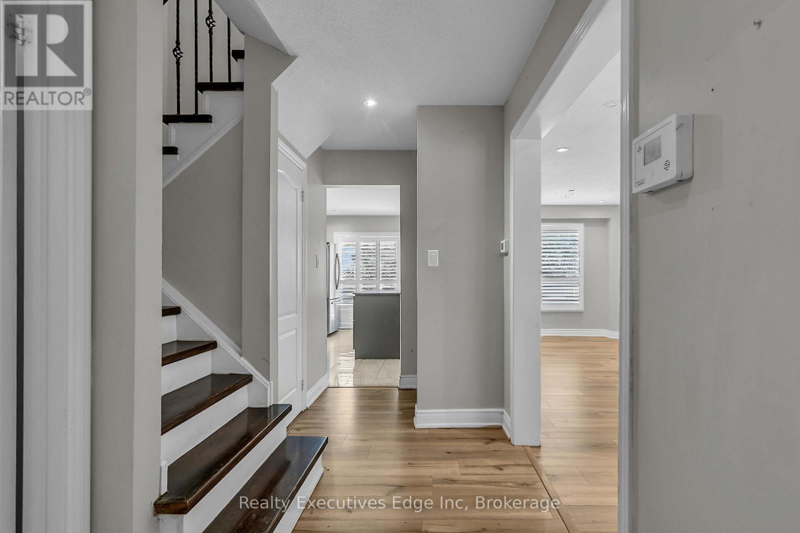 111 Ecclestone Drive, Brampton, Ontario  L6X 3P4 - Photo 5 - W12575974