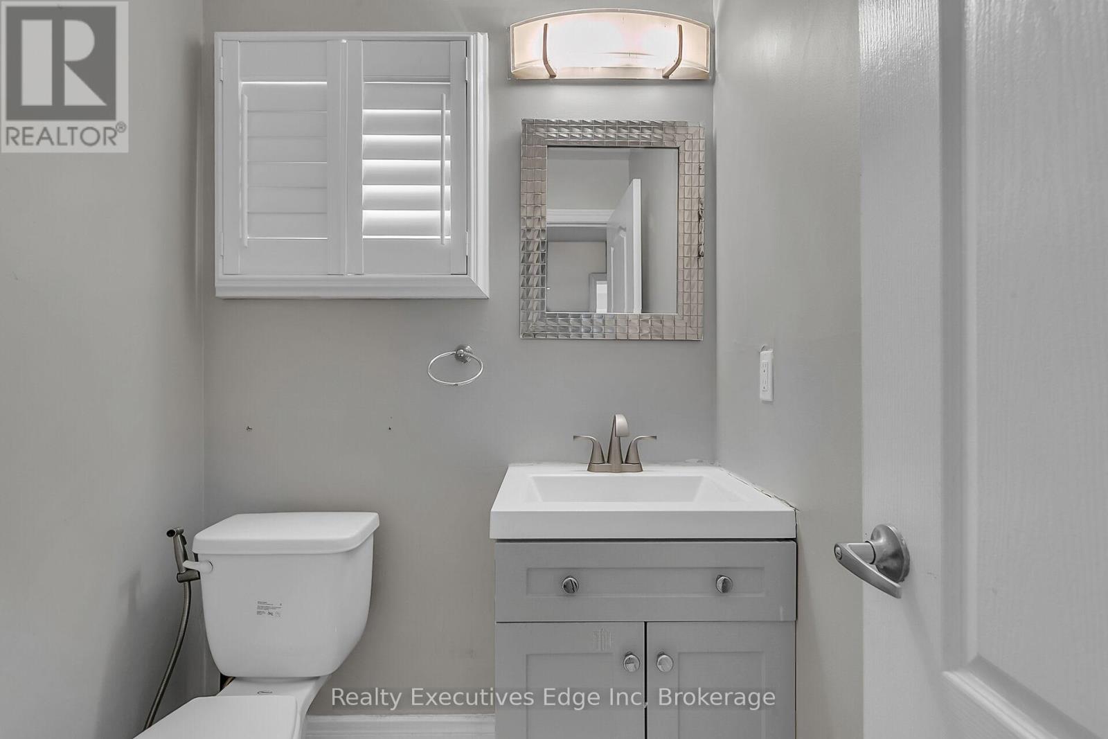 111 Ecclestone Drive, Brampton, Ontario  L6X 3P4 - Photo 6 - W12575974