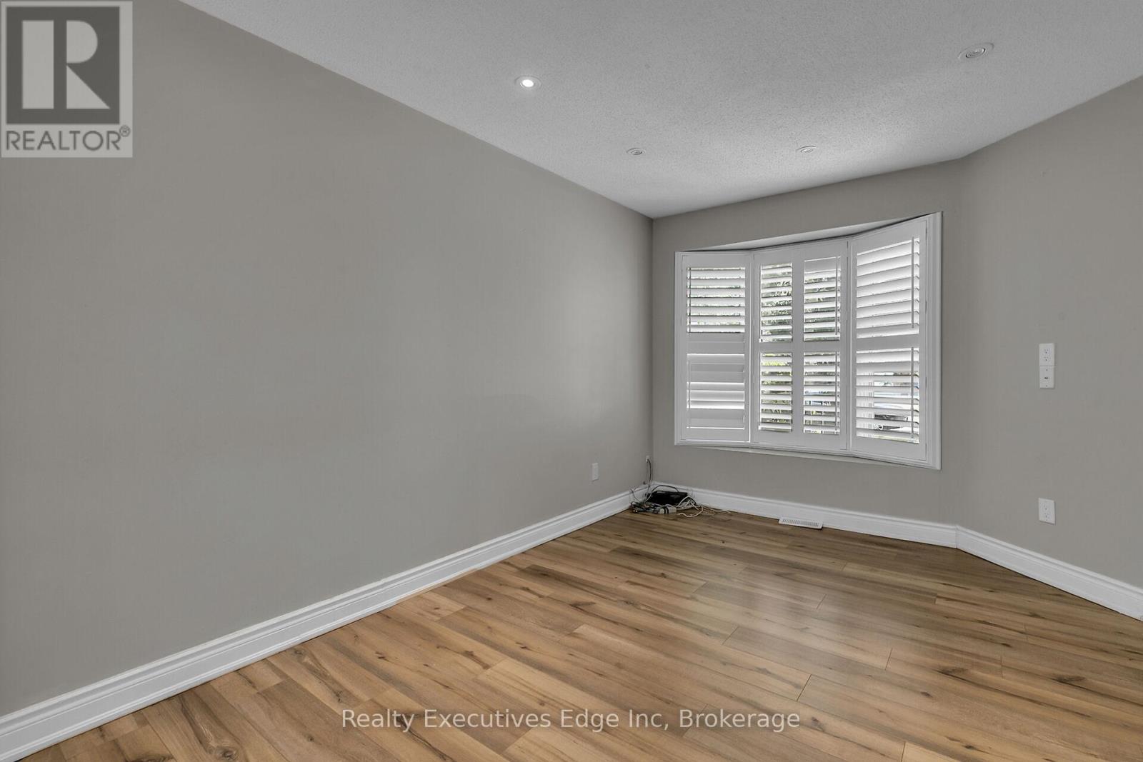 111 Ecclestone Drive, Brampton, Ontario  L6X 3P4 - Photo 7 - W12575974