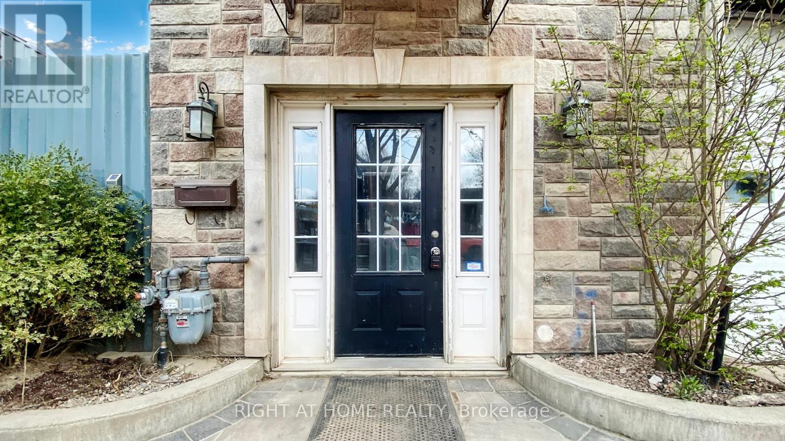 203 - 48 Hyde Avenue, Toronto, Ontario  M6M 1J4 - Photo 2 - W12575730