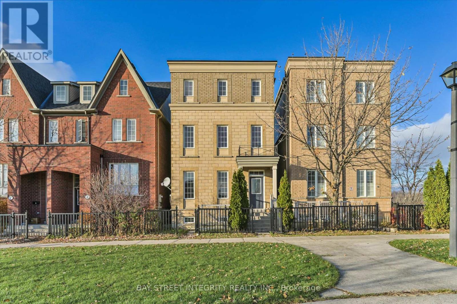 3 Elia Lane, Toronto, Ontario  M3J 0E5 - Photo 2 - W12575764