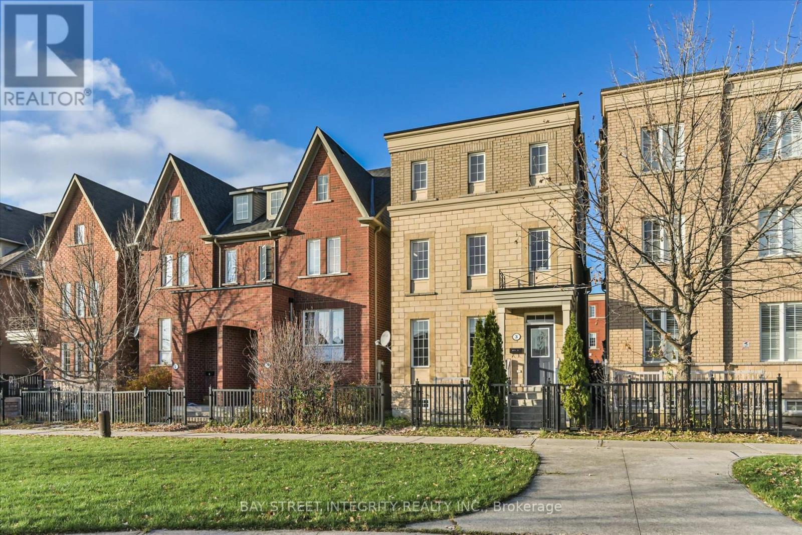 3 Elia Lane, Toronto, Ontario  M3J 0E5 - Photo 3 - W12575764