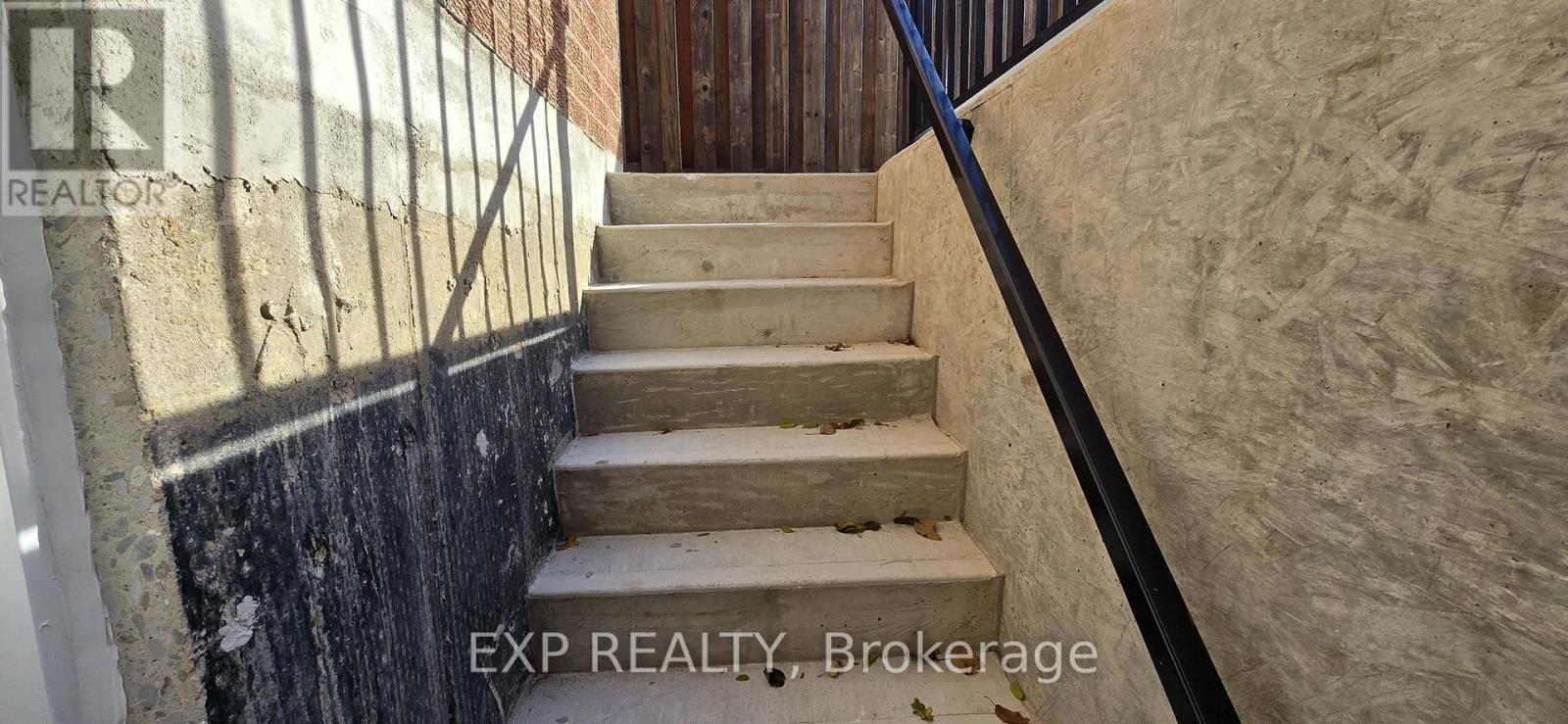 7164 Rosehurst Drive, Mississauga, Ontario  L5N 7G6 - Photo 3 - W12575768