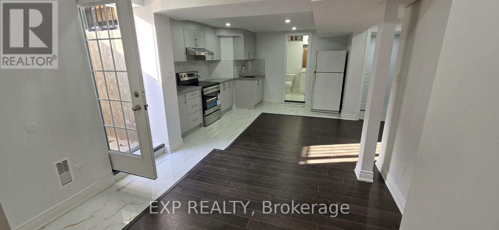 7164 Rosehurst Drive, Mississauga, Ontario  L5N 7G6 - Photo 5 - W12575768