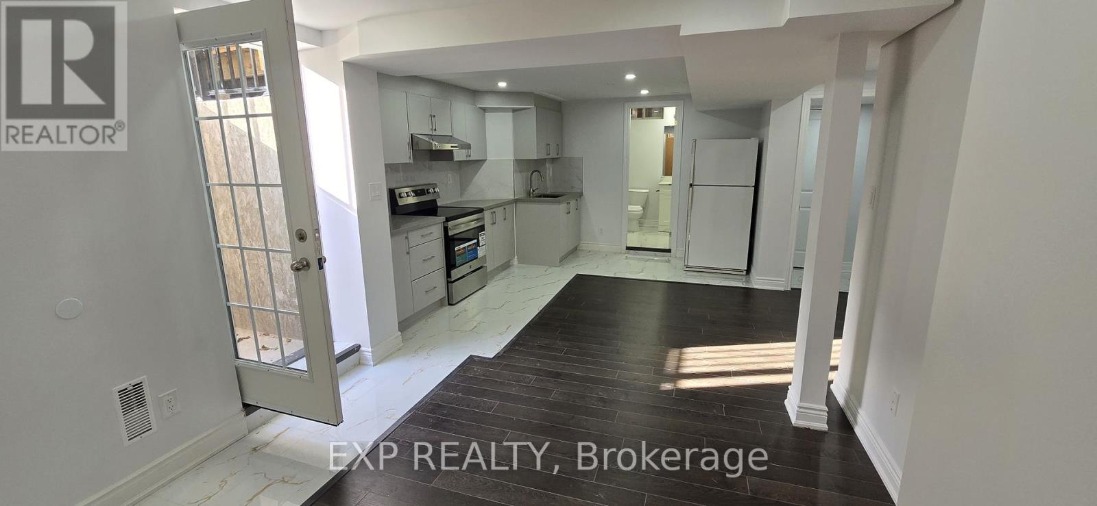 7164 Rosehurst Drive, Mississauga, Ontario  L5N 7G6 - Photo 6 - W12575768