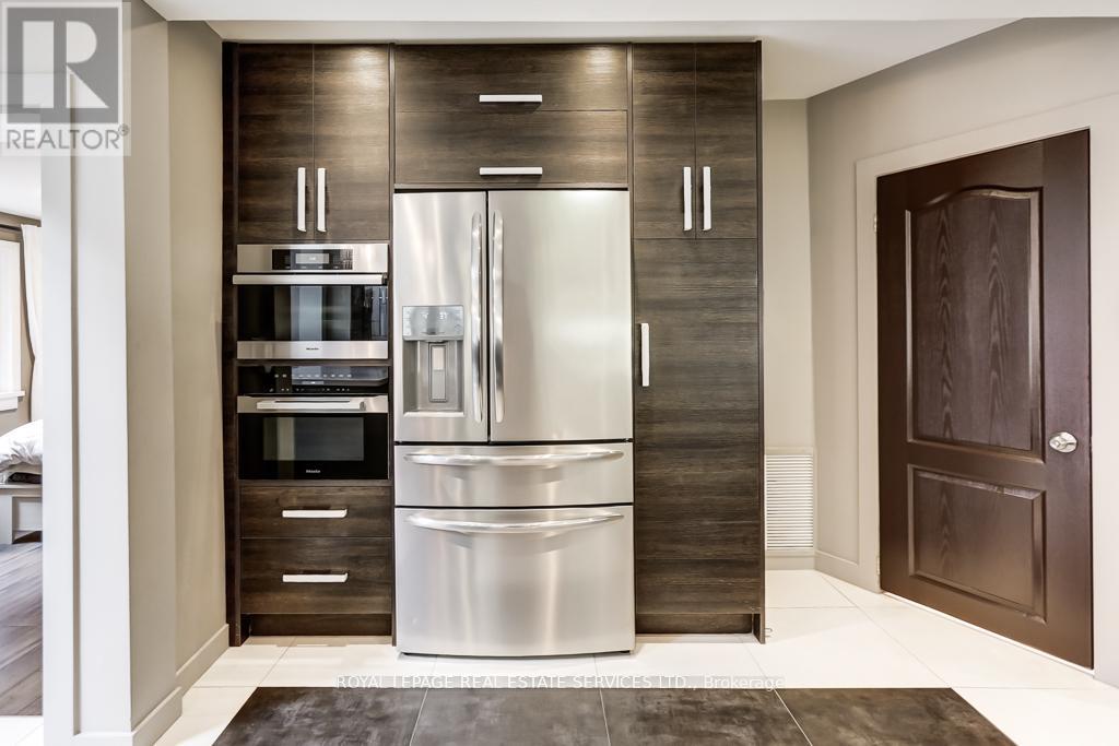 14 Burma Drive, Toronto, Ontario  M8Y 3E6 - Photo 7 - W12575780