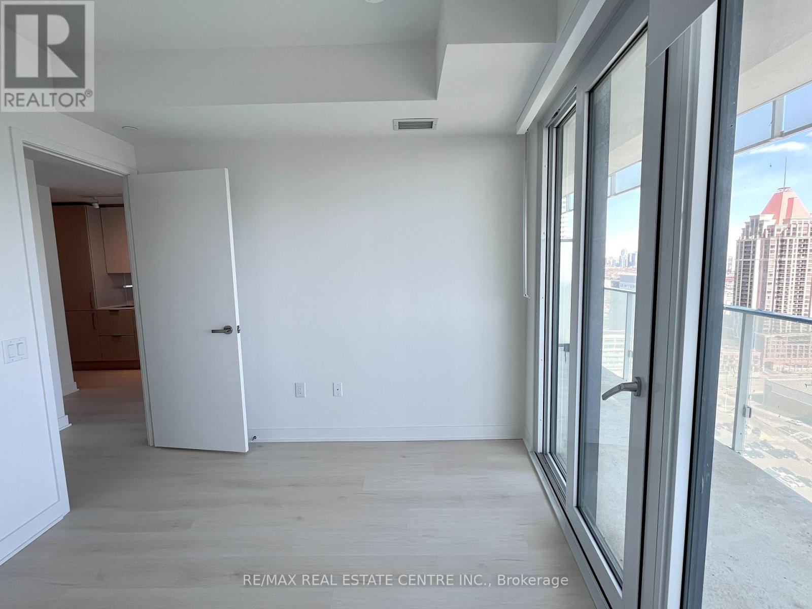 2202 - 3900 Confederation Parkway, Mississauga, Ontario  L5B 0M3 - Photo 10 - W12575918