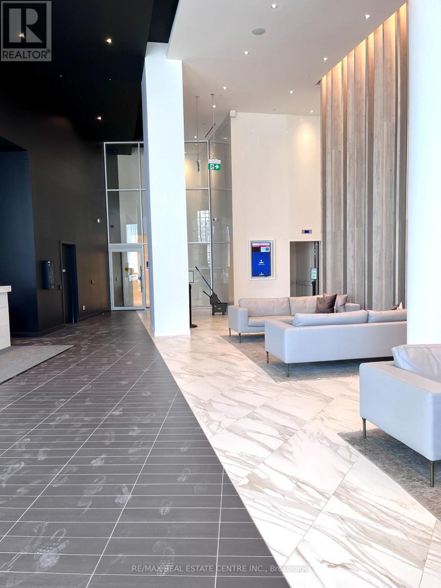 2202 - 3900 Confederation Parkway, Mississauga, Ontario  L5B 0M3 - Photo 3 - W12575918