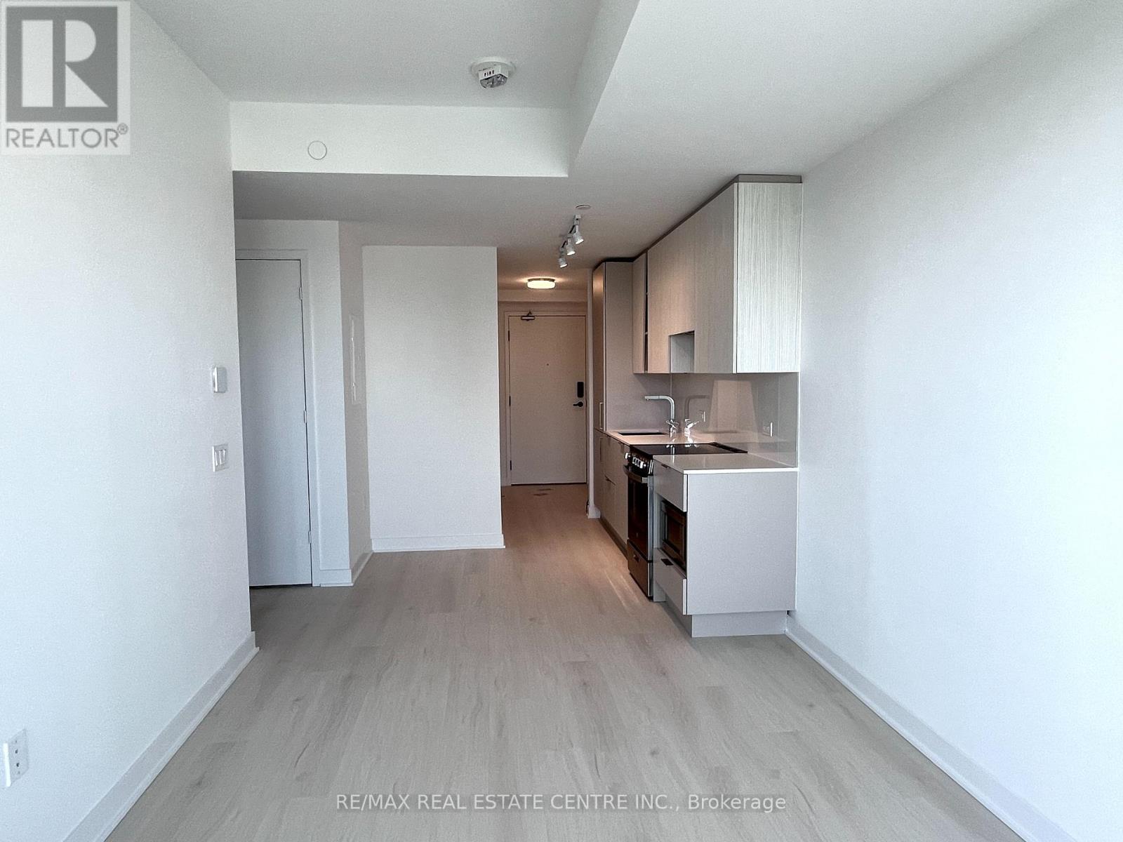 2202 - 3900 Confederation Parkway, Mississauga, Ontario  L5B 0M3 - Photo 4 - W12575918