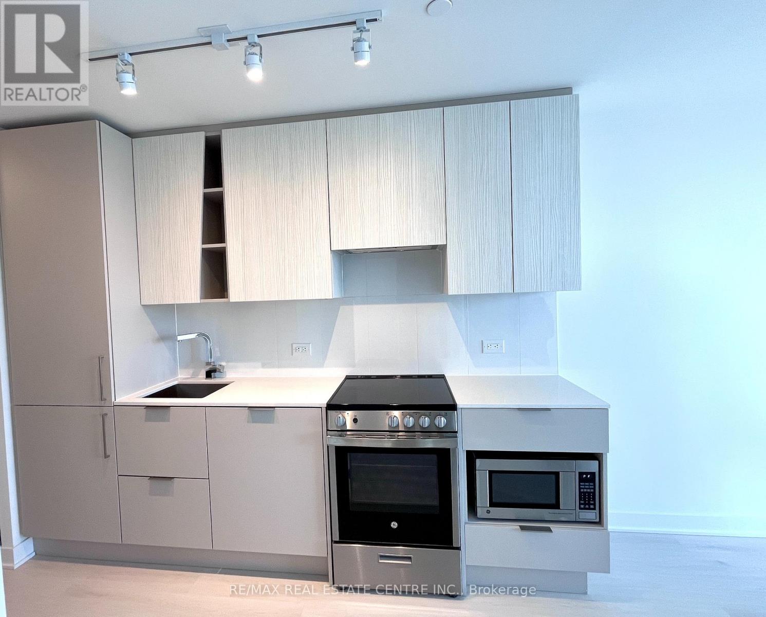 2202 - 3900 Confederation Parkway, Mississauga, Ontario  L5B 0M3 - Photo 5 - W12575918