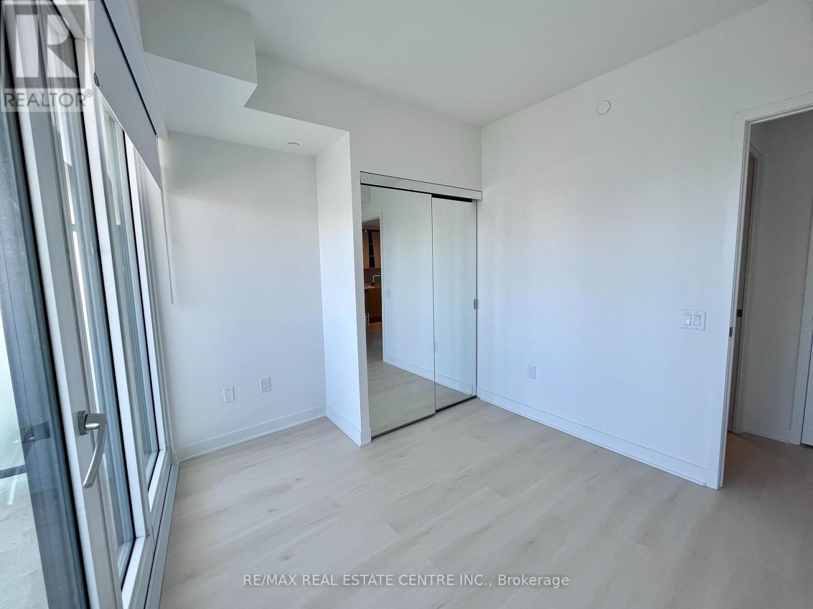 2202 - 3900 Confederation Parkway, Mississauga, Ontario  L5B 0M3 - Photo 8 - W12575918