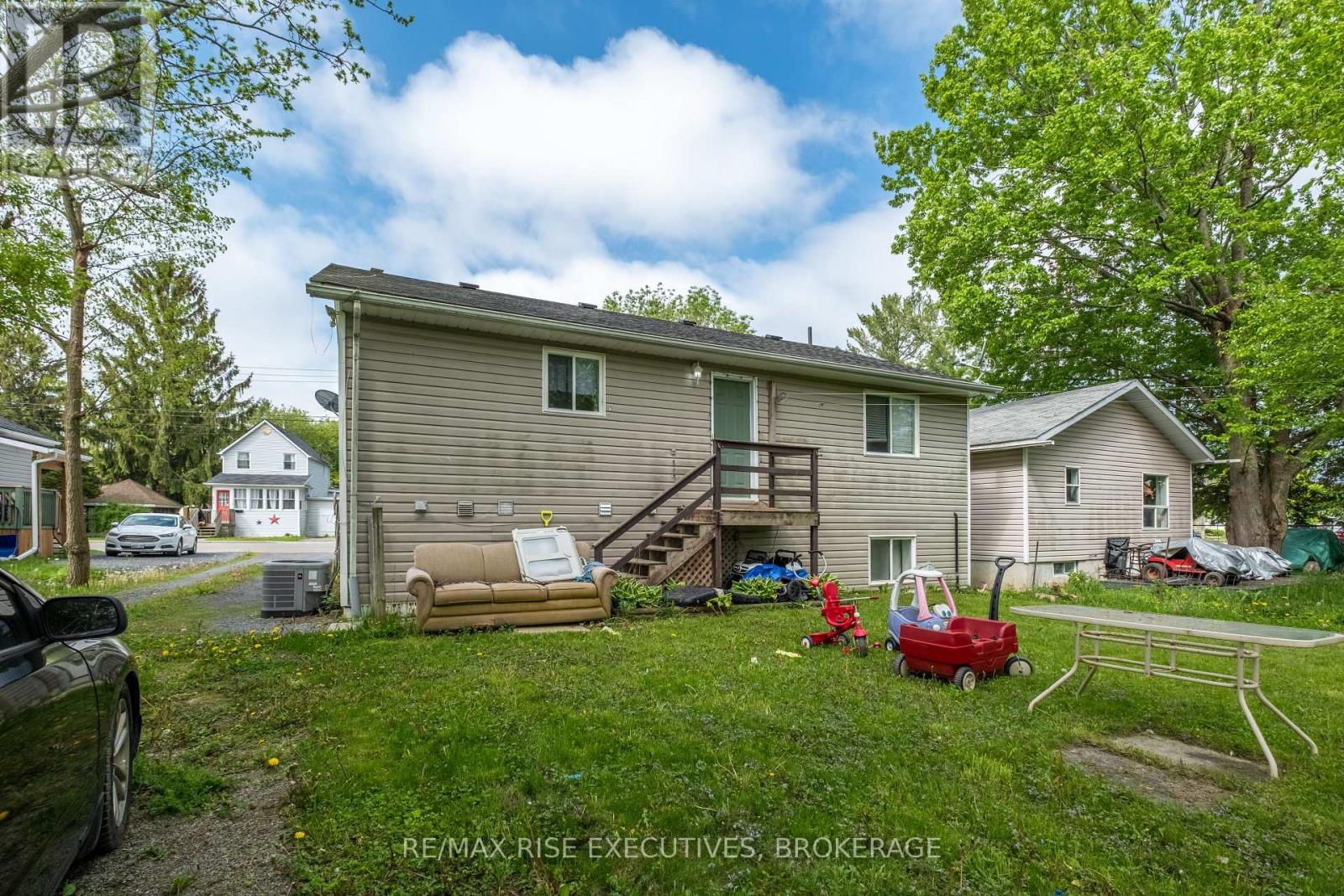 353 Charles Street, Gananoque, Ontario  K7G 1V6 - Photo 4 - X12575972