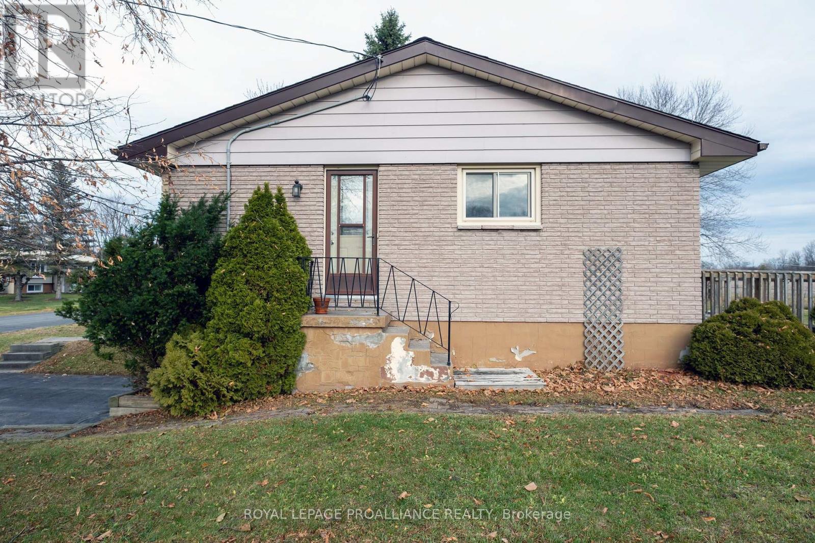 146 Country Club Drive, Quinte West, Ontario  K8R 1B2 - Photo 11 - X12575958