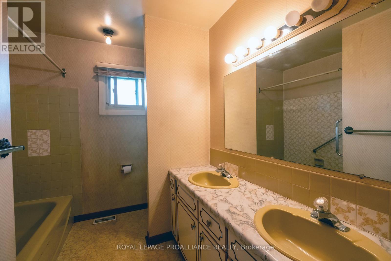 146 Country Club Drive, Quinte West, Ontario  K8R 1B2 - Photo 25 - X12575958