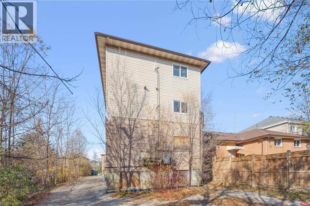 25 High Street, Waterloo, Ontario  N2L 3X4 - Photo 3 - 40788772