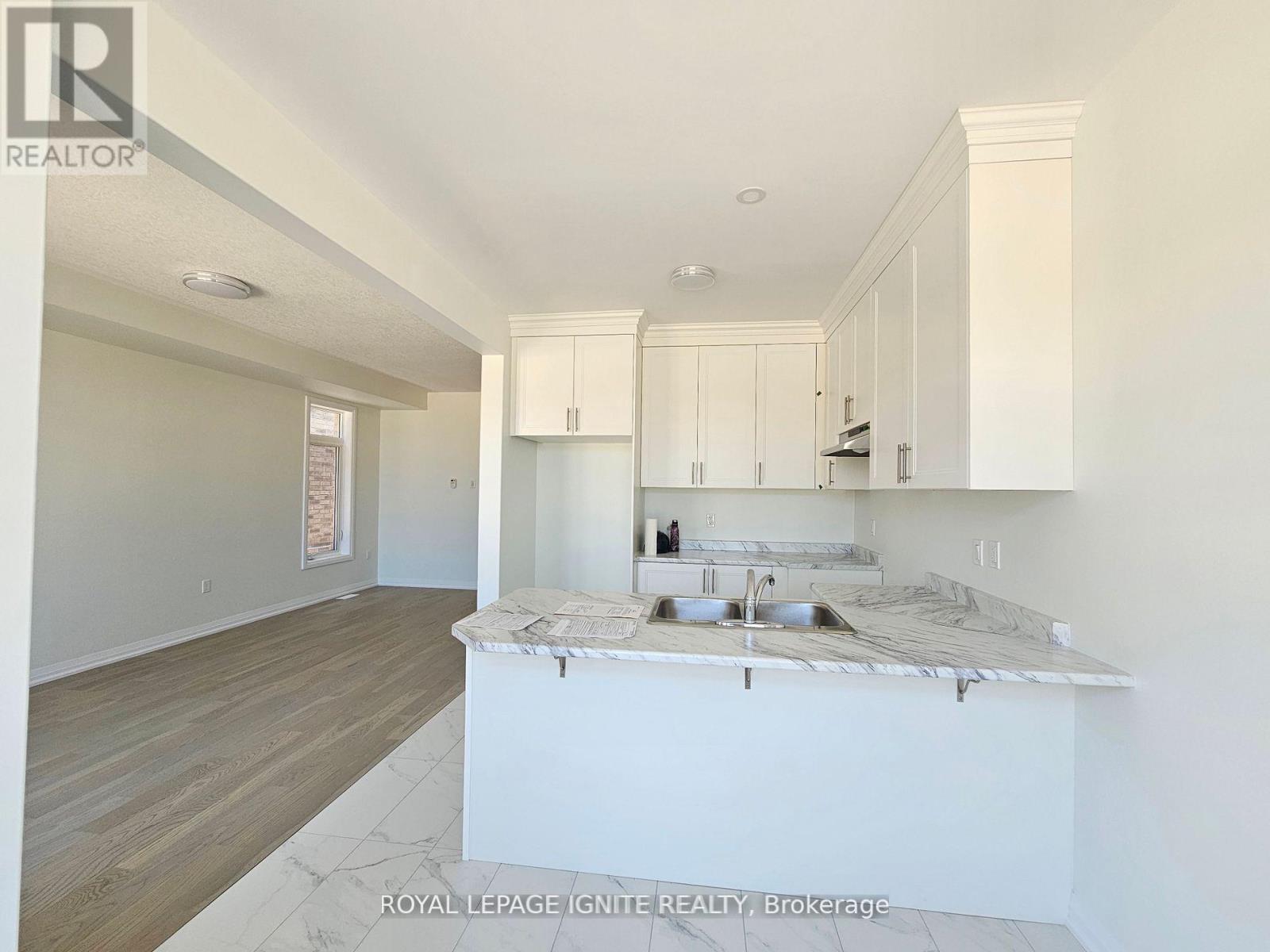 61 Copperhill Heights, Barrie, Ontario  L9J 0K6 - Photo 3 - S12537550