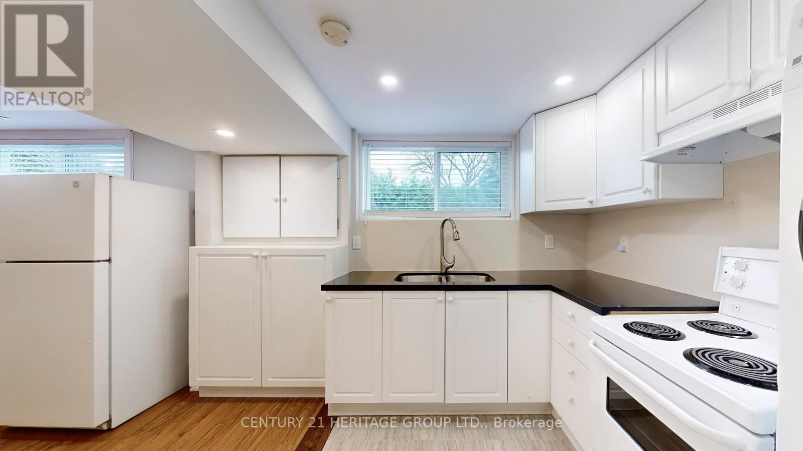 194 Sewell Drive, Oakville, Ontario  L6H 1E4 - Photo 25 - W12575850