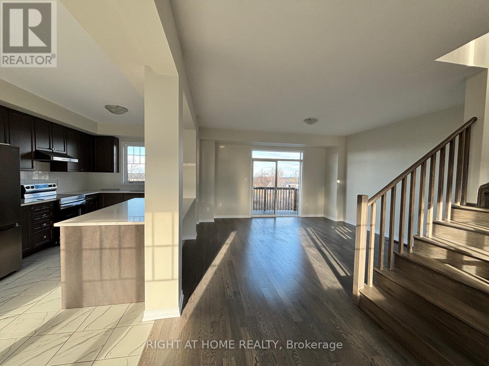 35 Utter Place, Hamilton, Ontario  L8J 0H7 - Photo 3 - X12575772