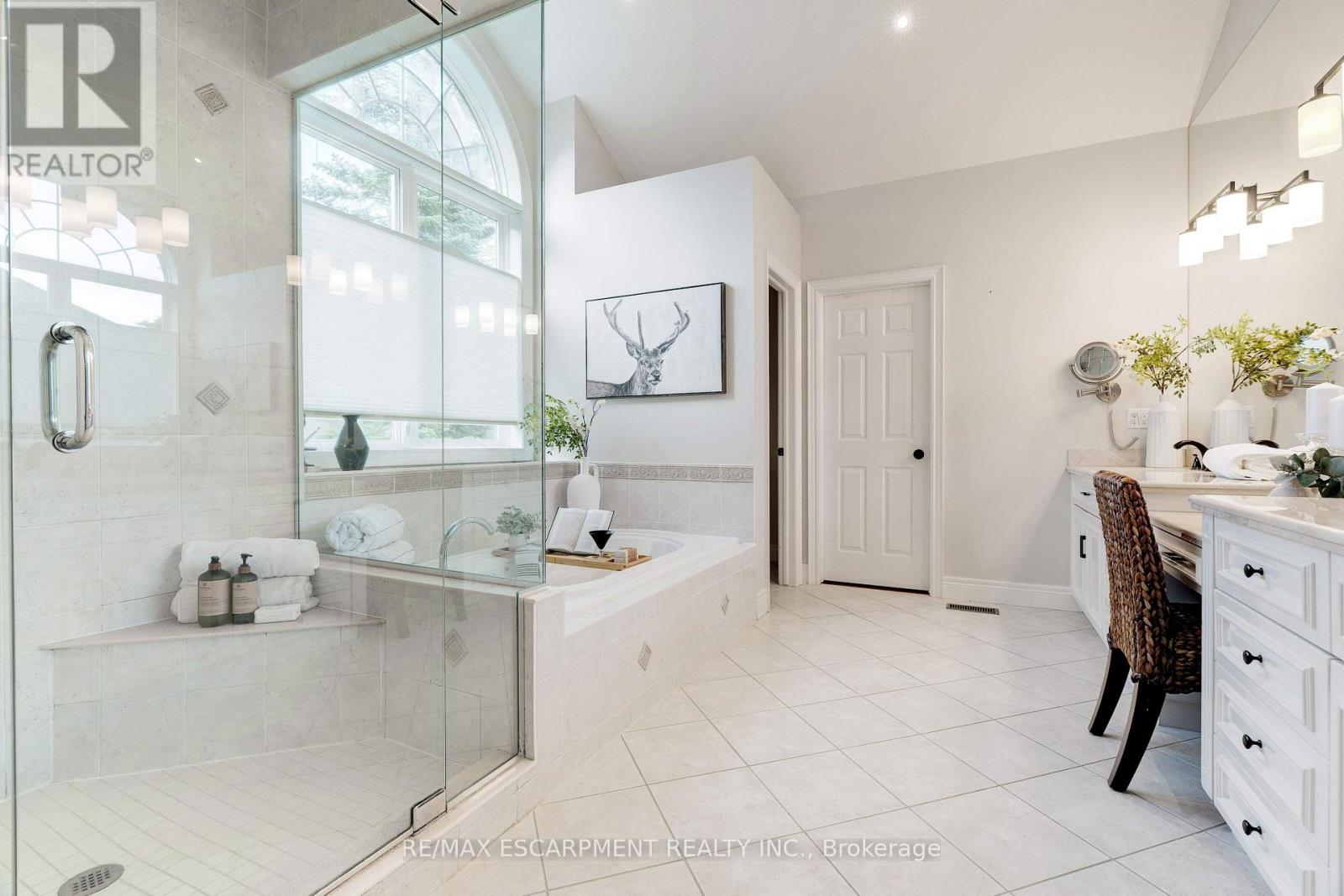 37 Appaloosa Trail, Hamilton, Ontario  L0R 1H3 - Photo 13 - X12575826