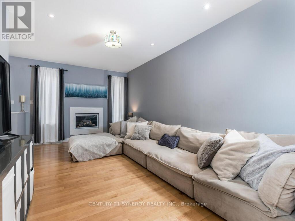 634 Moorpark Avenue, Ottawa, Ontario  K2M 0H8 - Photo 4 - X12575954