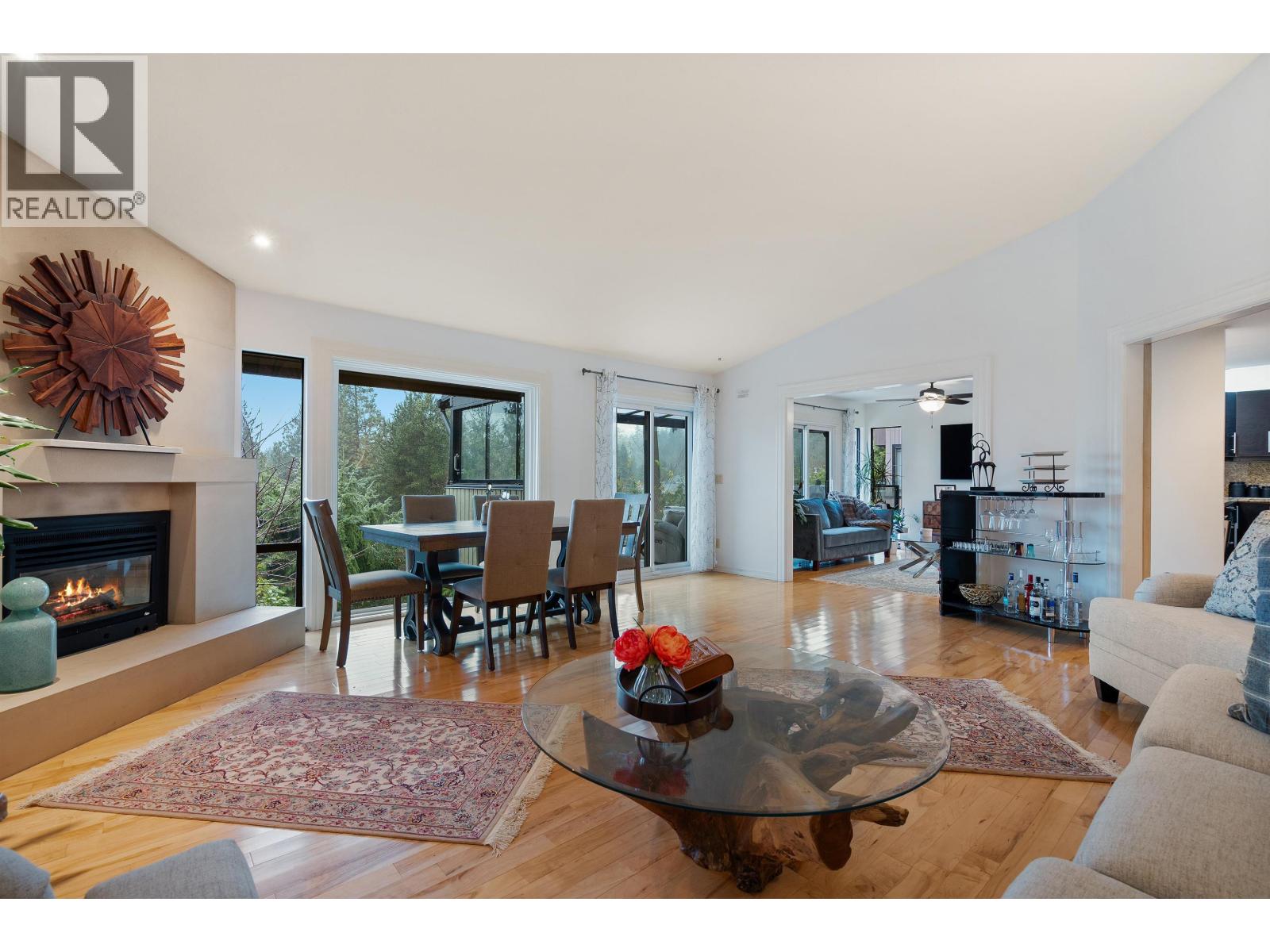 5625 Eagle Court, North Vancouver, British Columbia  V7R 4V5 - Photo 4 - R3069979