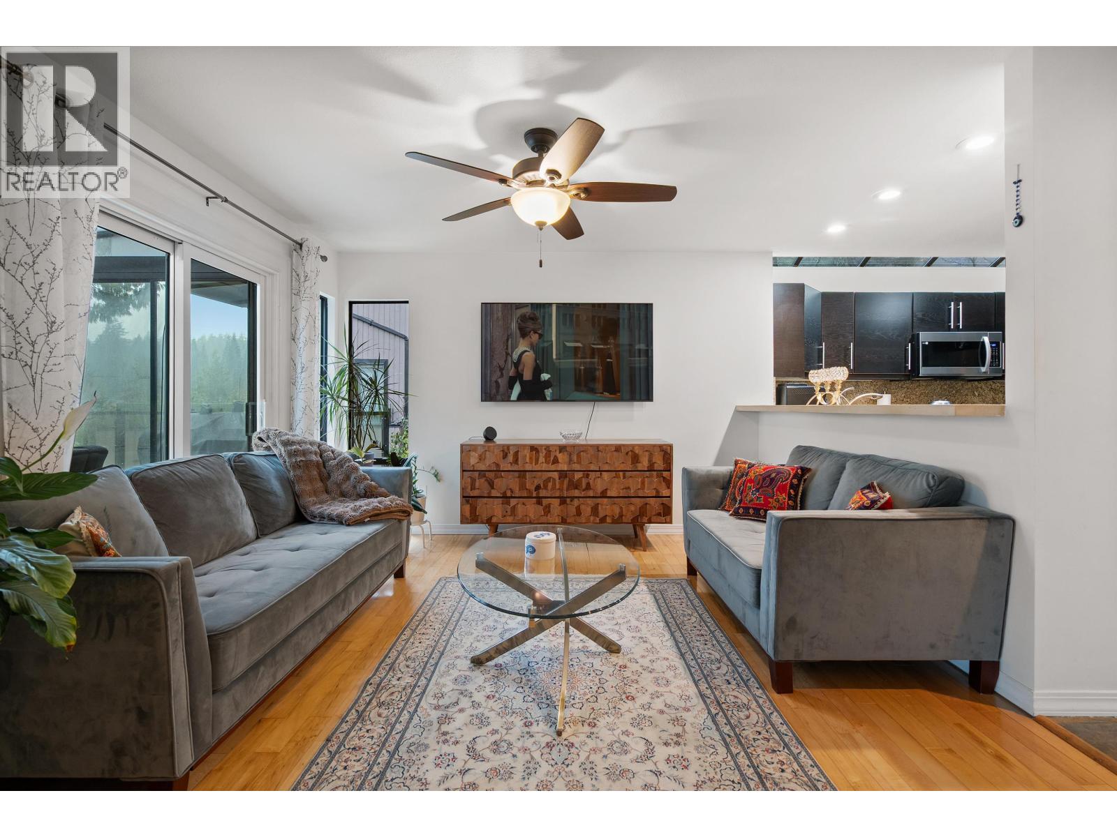 5625 Eagle Court, North Vancouver, British Columbia  V7R 4V5 - Photo 8 - R3069979