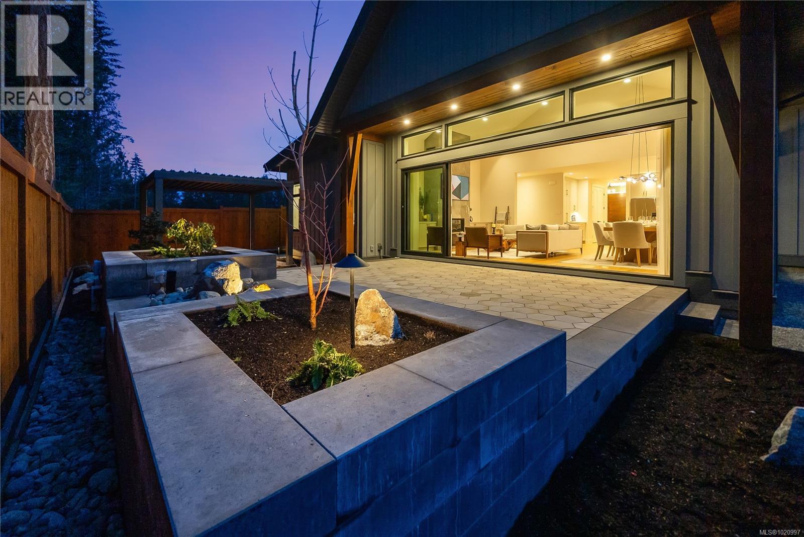 952 Flagstick Rd, Qualicum Beach, British Columbia  V9K 0B9 - Photo 1 - 1020997