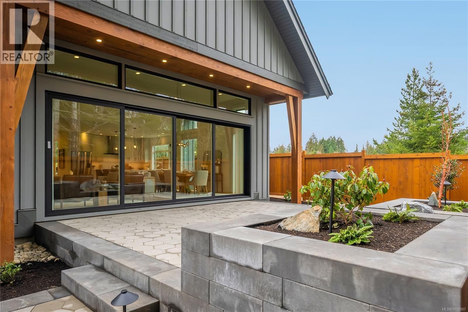 952 Flagstick Rd, Qualicum Beach, British Columbia  V9K 0B9 - Photo 2 - 1020997