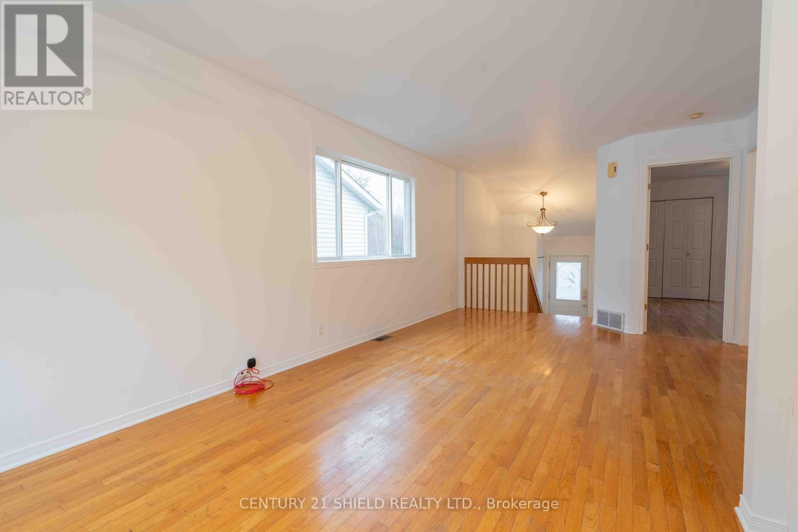 21255 Mcnaughton Court E, South Glengarry, Ontario  K0C 1E0 - Photo 7 - X12492584