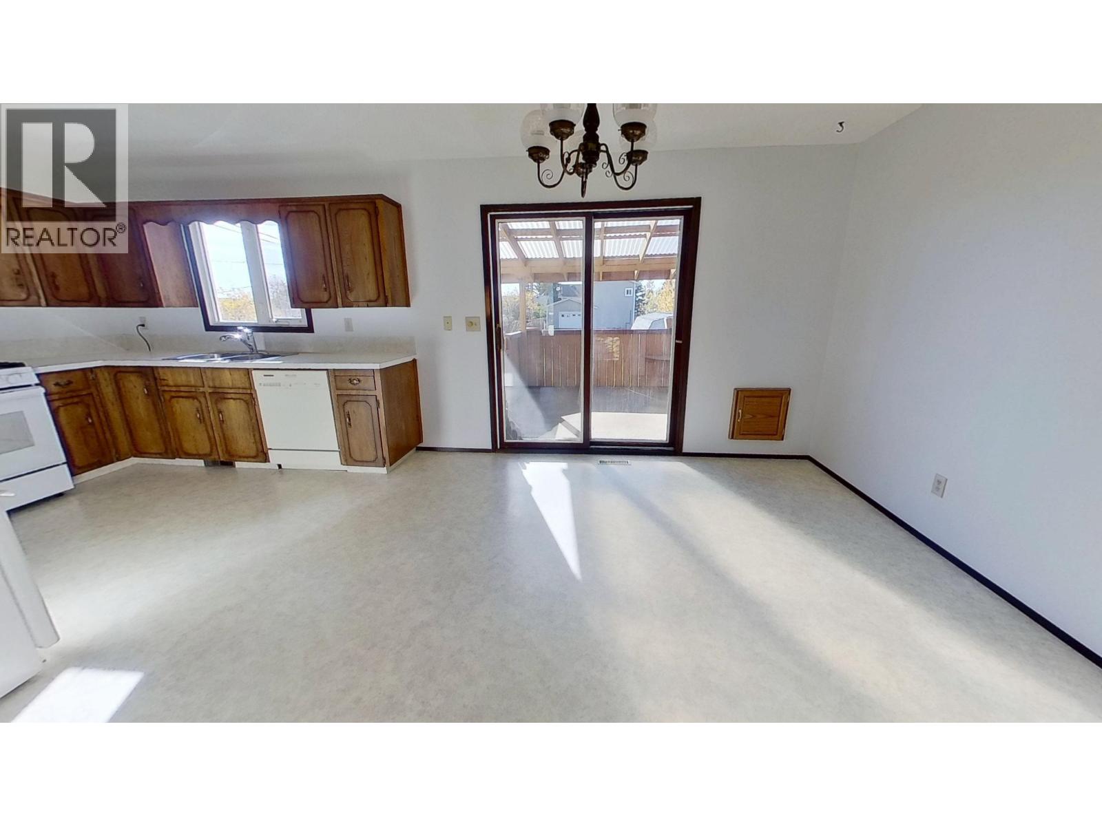 8519 95 Avenue, Fort St. John, British Columbia  V1J 1H3 - Photo 7 - R3069993