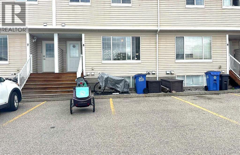 8, 304 Ross Avenue, Cochrane, Alberta  T4C 2J5 - Photo 2 - A2245960