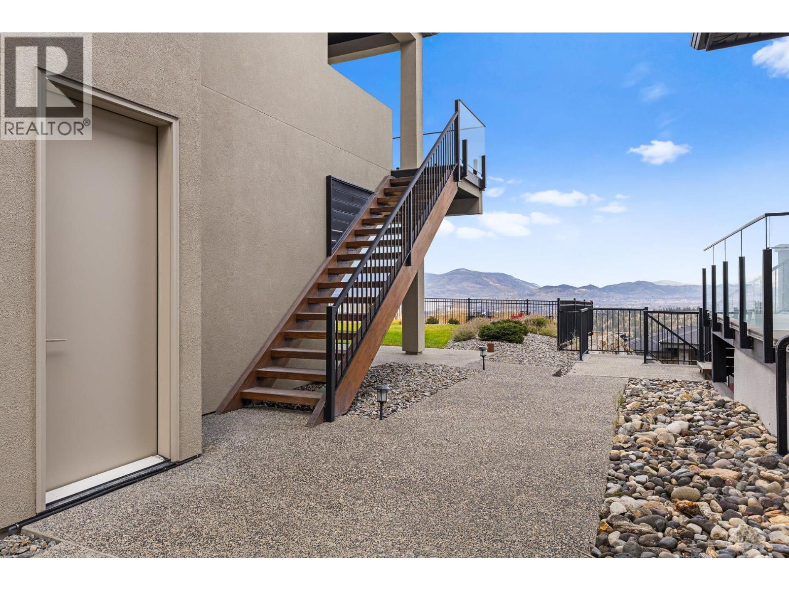 1068 Clarance Avenue, Kelowna, British Columbia  V1W 5M6 - Photo 63 - 10369877